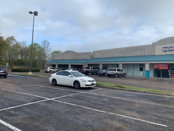 Listing Image #2 - Retail for lease at 4700 Roboinson Rd, Jackson MS 39204