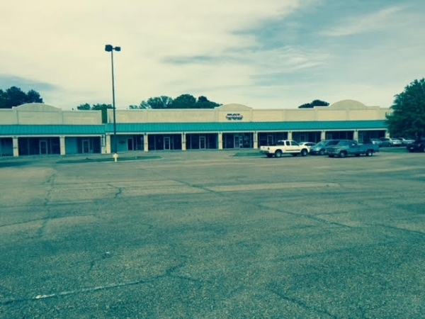 Listing Image #4 - Retail for lease at 4700 Roboinson Rd, Jackson MS 39204