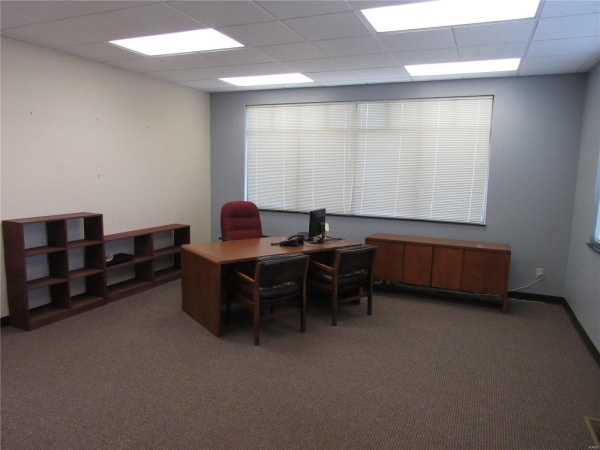 Listing Image #2 - Industrial for lease at 1305 Dadrian Professional Park, Godfrey IL 62035