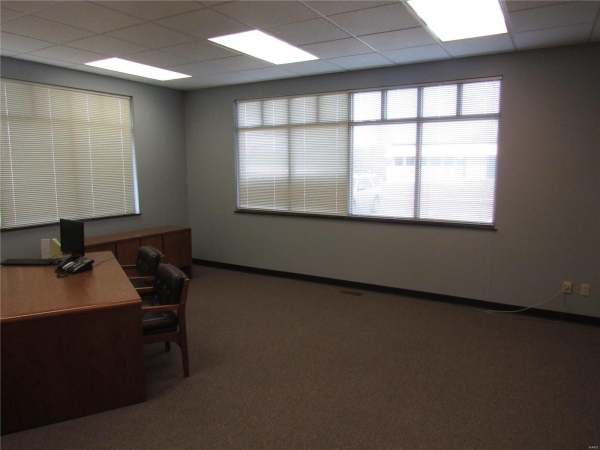 Listing Image #3 - Industrial for lease at 1305 Dadrian Professional Park, Godfrey IL 62035