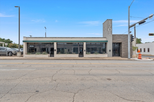 Listing Image #1 - Retail for lease at 1701 Austin Ave, Waco TX 76701