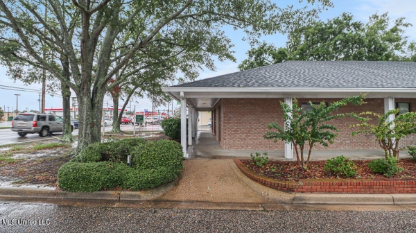 Listing Image #2 - Office for lease at 416 E Pass Road, Gulfport MS 39507