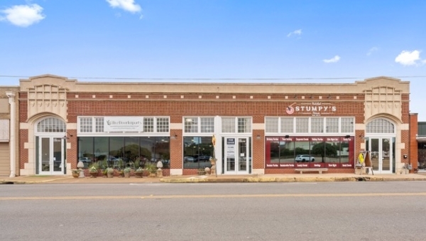 Listing Image #1 - Retail for lease at 924 Austin Ave, Waco TX 76701