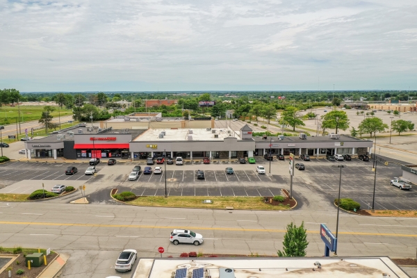 Listing Image #1 - Retail for lease at 122 South County Center Way, St. Louis MO 63129