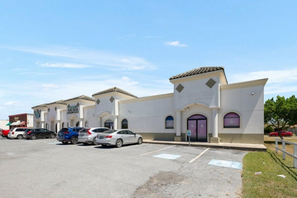 Listing Image #2 - Retail for lease at 7013 S Cage Boulevard, Pharr TX 78577
