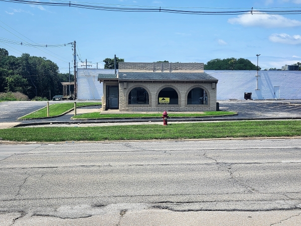 Listing Image #3 - Retail for lease at 2801 N Main St, Decatur IL 62526