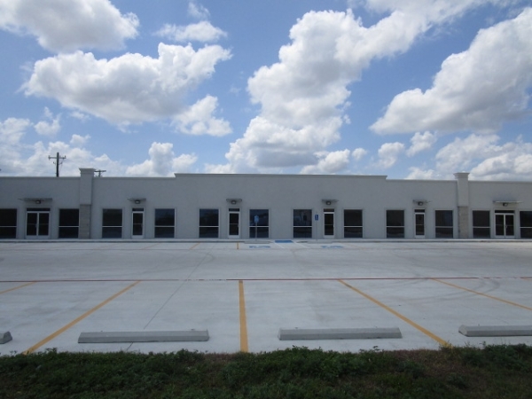 Listing Image #1 - Retail for lease at 3121 Wilson Rd, Harlingen TX 78552