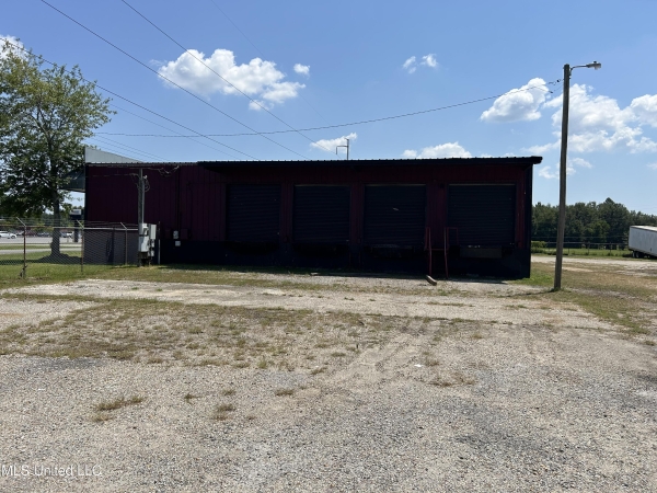 Listing Image #3 - Office for lease at 4020 Jefferson Avenue, Moss Point MS 39563