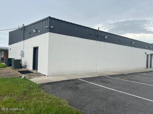 Listing Image #2 - Others for lease at 1809 Denny Avenue, Pascagoula MS 39567