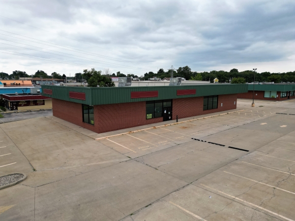 Listing Image #1 - Retail for lease at 2875 N Water  St, Decatur IL 62526