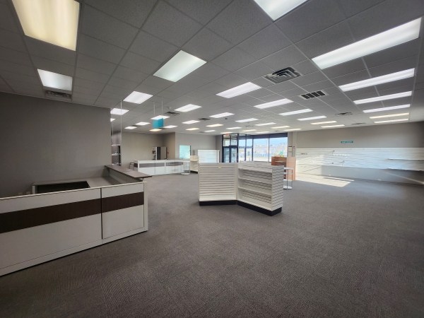 Listing Image #2 - Retail for lease at 2875 N Water  St, Decatur IL 62526