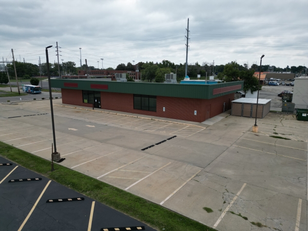 Listing Image #3 - Retail for lease at 2875 N Water  St, Decatur IL 62526