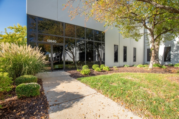 Listing Image #1 - Multi-Use for lease at 13640 Lakefront Drive, Earth City MO 63045