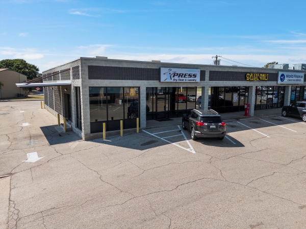 Listing Image #1 - Retail for lease at 901 N Loop 340, Suite 1, Waco TX 76705