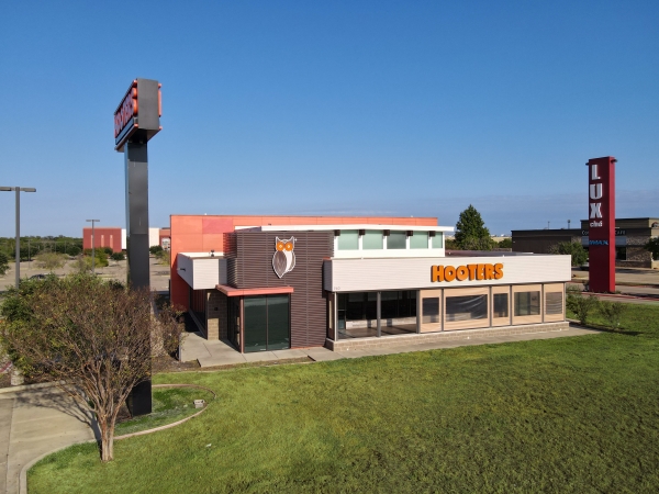 Listing Image #1 - Retail for lease at 960 N Earl Rudder Fwy, Bryan TX 77802
