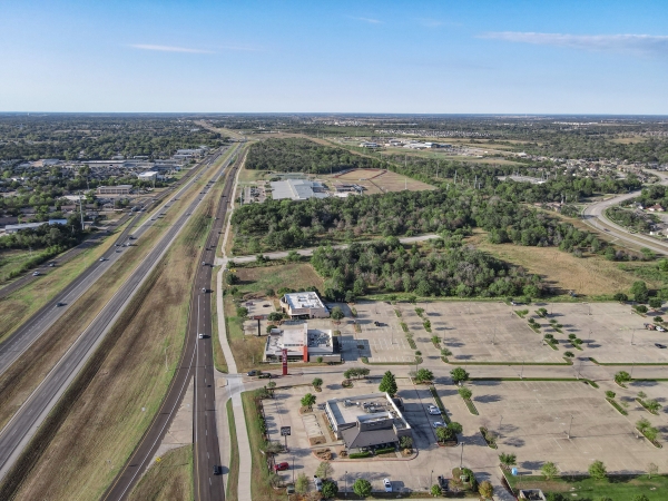 Listing Image #3 - Retail for lease at 960 N Earl Rudder Fwy, Bryan TX 77802