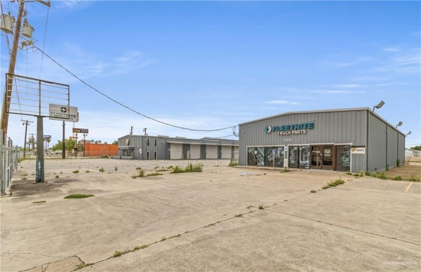 Listing Image #1 - Retail for lease at 221 W Expressway 83 2nd Building, La Feria TX 78559