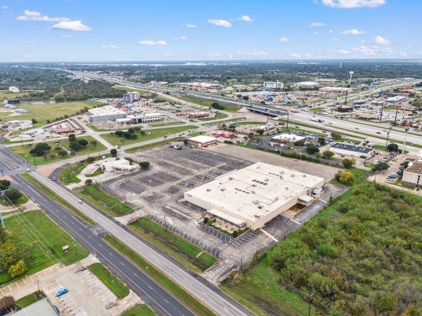Listing Image #1 - Retail for lease at 1205 N LOOP 340, Waco TX 76705