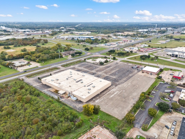 Listing Image #3 - Retail for lease at 1205 N LOOP 340, Waco TX 76705