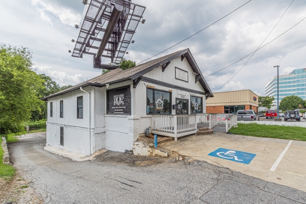 Listing Image #2 - Retail for lease at 1770 Howell Mill Rd NW, Atlanta GA 30318
