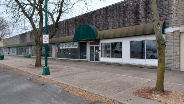 Listing Image #2 - Retail for lease at 335 5th Avenue South, Clinton IA 52732