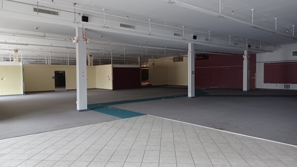Listing Image #3 - Retail for lease at 335 5th Avenue South, Clinton IA 52732