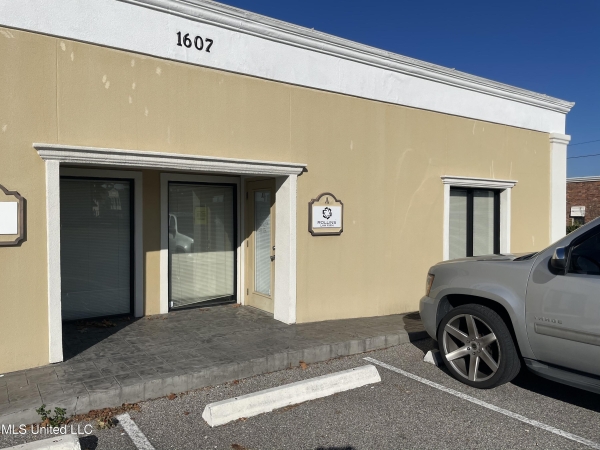 Listing Image #2 - Office for lease at 1607 24th Avenue, Gulfport MS 39501