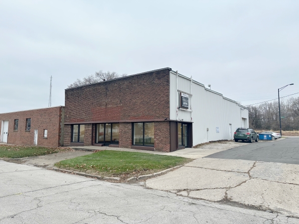 Listing Image #1 - Industrial for lease at 307 S Locust St, Champaign IL 61820