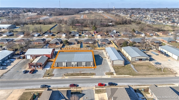 Listing Image #2 - Others for lease at 231 Commercial Street, Centerton AR 72719