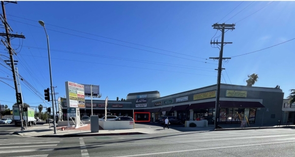 Listing Image #1 - Shopping Center for lease at 20050 Vanowen Street, Winnetka CA 91306