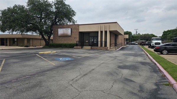 Listing Image #1 - Industrial for lease at 8021 E R L THORNTON Freeway A, Dallas TX 75228