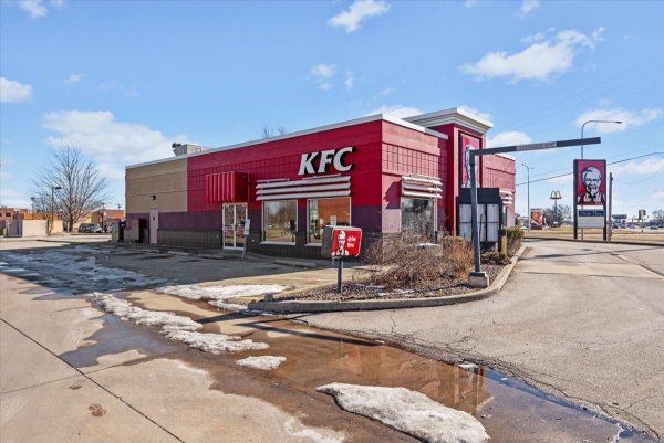 Listing Image #2 - Retail for lease at 3150 S 6th St, Springfield IL 62703