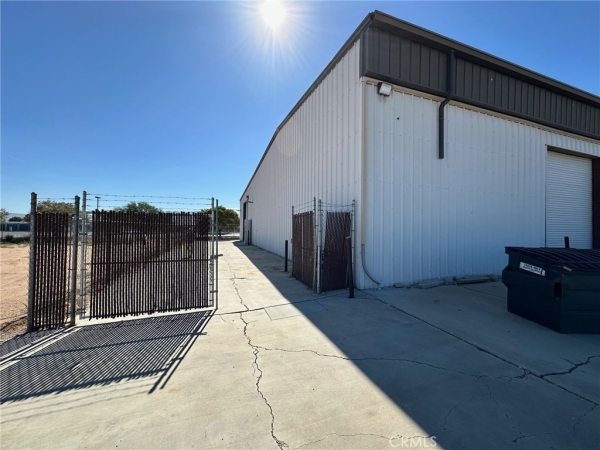 Listing Image #3 - Industrial for lease at 13535 Pawnee Road 6, Apple Valley CA 92308