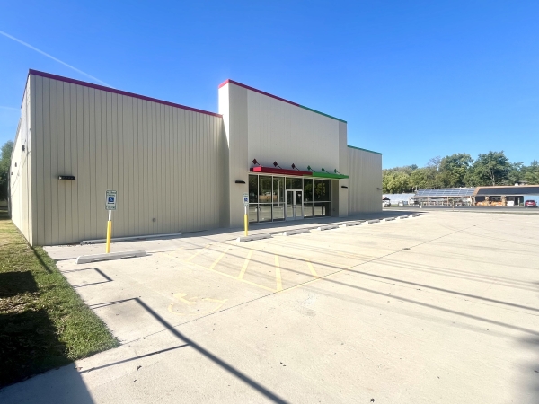 Listing Image #1 - Retail for lease at 320 S Adams St, Manito IL 61546