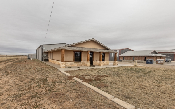 Listing Image #2 - Office for lease at 5914 County Road 6300, Lubbock TX 79416