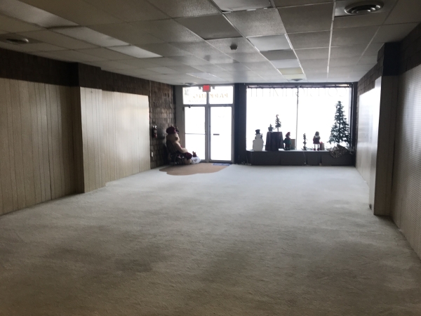 Listing Image #2 - Retail for lease at 2323 N 2nd Street, Clinton IA 52732