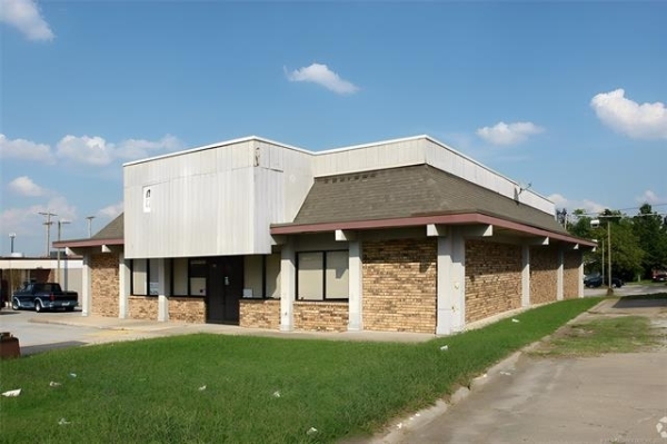 Listing Image #1 - Retail for lease at 33 S Sheridan Road, Tulsa OK 74112