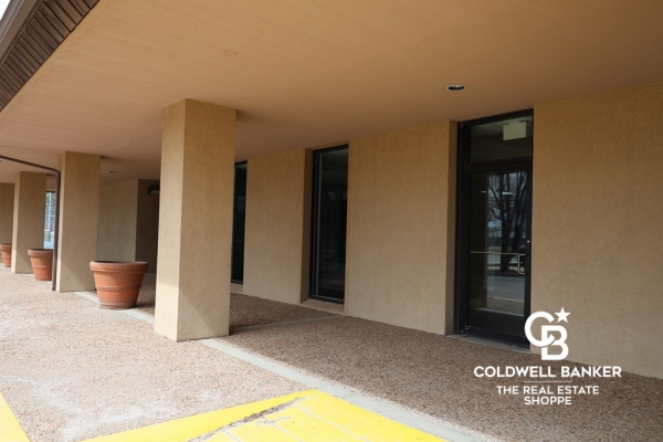 Listing Image #2 - Office for lease at 911 N Main St, Garden City KS 67846