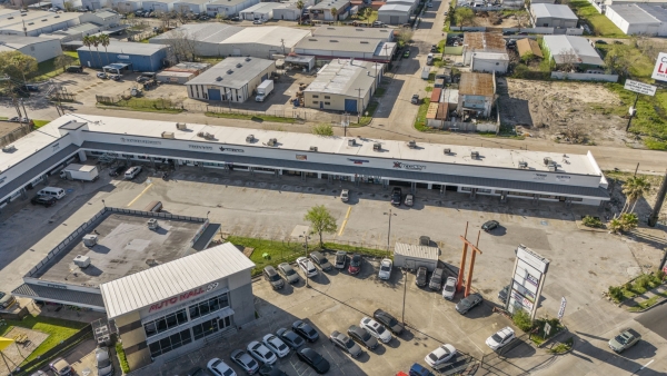 Listing Image #1 - Retail for lease at 9615 Southwest Fwy, Houston TX 77074