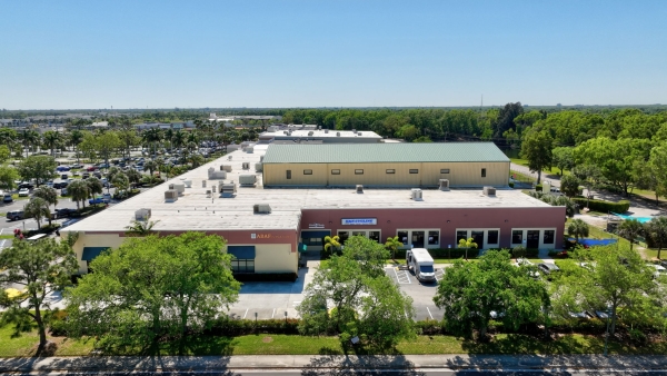 Listing Image #1 - Shopping Center for lease at 3202 SE Federal Highway, Stuart FL 34997