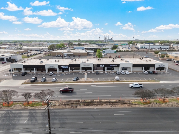 Listing Image #1 - Retail for lease at 4700 - 4732 W Waco Dr, Waco TX 76710