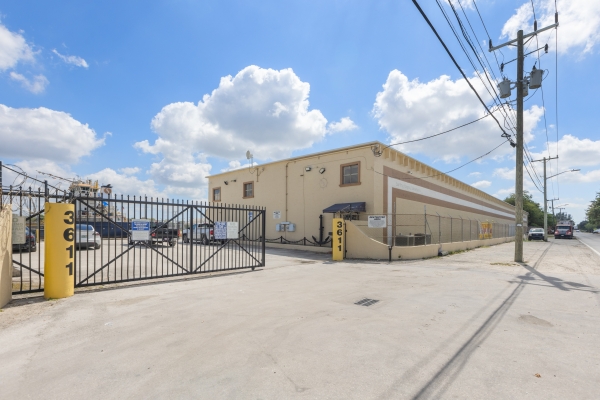 Listing Image #1 - Industrial for lease at 3611 NW S River Drive, Miami FL 33142