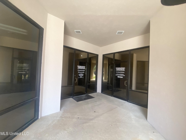 Listing Image #3 - Retail for lease at 8775 Old Spanish Trl, Ocean Springs MS 39564