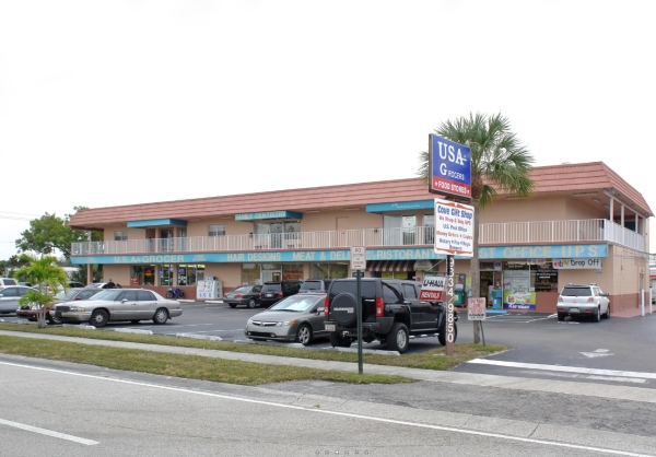 Listing Image #2 - Retail for lease at 9834 Sandalfoot Boulevard, Boca Raton FL 33428