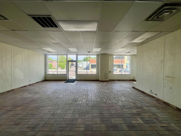 Listing Image #2 - Retail for lease at 622 N Riverfront Dr, Mankato MN 56001
