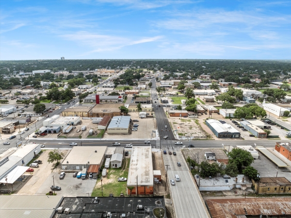Listing Image #2 - Industrial for lease at 1702 Franklin Ave, Waco TX 76701