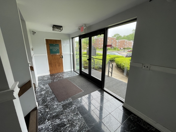 Listing Image #3 - Office for lease at 609 Farmington Ave, Hartford CT 06105