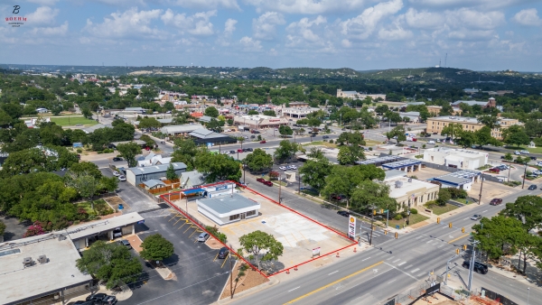 Listing Image #1 - Retail for lease at 528 Main Street, Kerrville TX 78028
