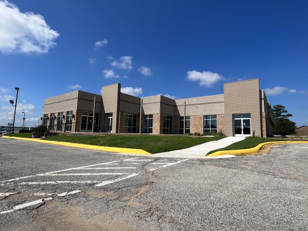 Listing Image #2 - Retail for lease at 1421 S Caraway  Suite B, Jonesboro AR 72401