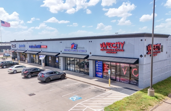 Listing Image #1 - Retail for lease at 1504 W. Expressway 83, Weslaco TX 78596